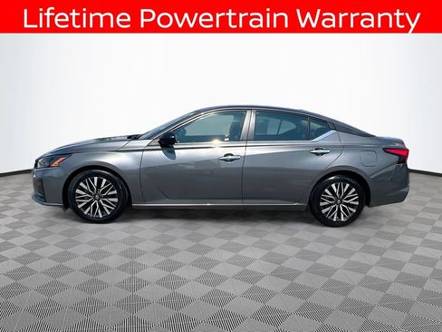 Used 2025 Nissan Altima 2.5 SV FWD image 8