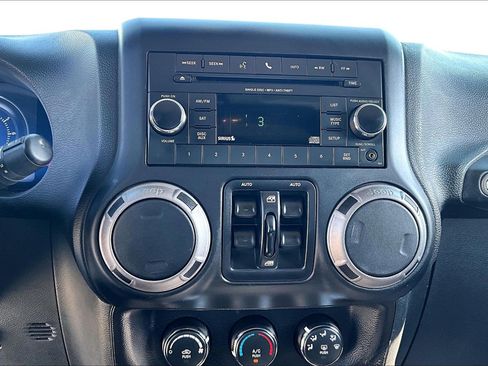 Used 2015 Jeep Wrangler Unlimited Sport w/ Quick Order Package 24S AWD/4WD image 33
