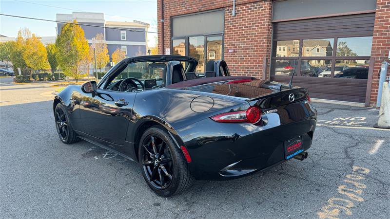 Used 2018 MAZDA MX-5 Miata Club RWD image 10