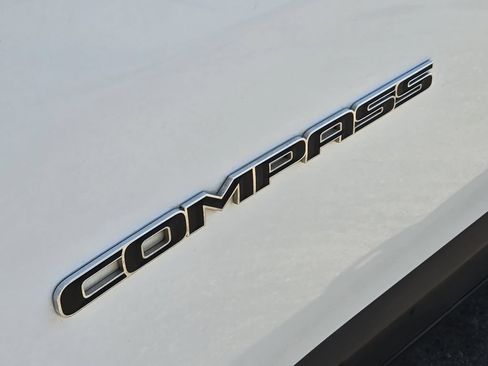 Used 2022 Jeep Compass Latitude w/ Sun and Sound Group FWD image 15