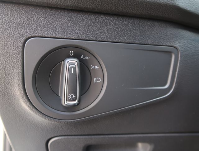 Used 2023 Volkswagen Tiguan SE AWD/4WD image 17
