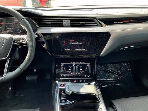Certified 2023 Audi e-tron S Premium Plus w/ Black Optic Package image 19