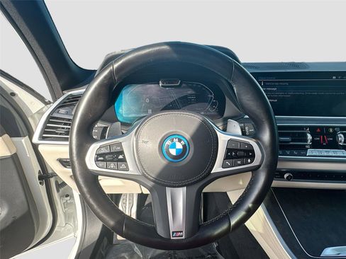 Used 2022 BMW X5 xDrive45e w/ M Sport Package image 11