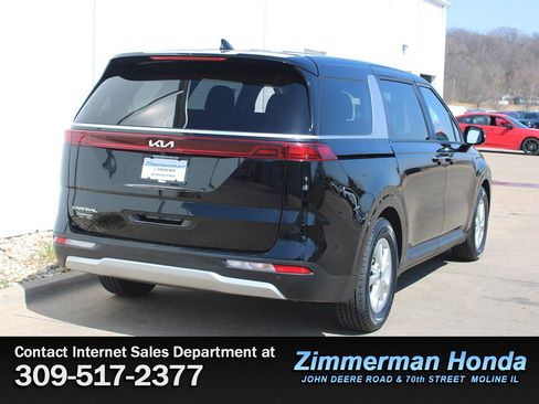 Used 2024 Kia Carnival LX FWD image 2