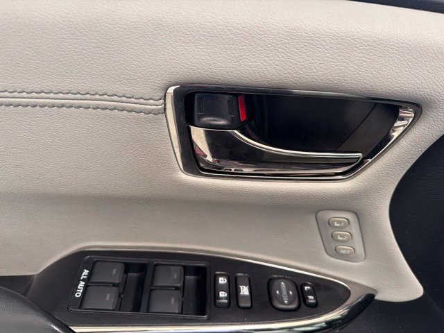 Used 2017 Toyota Avalon Limited FWD image 18