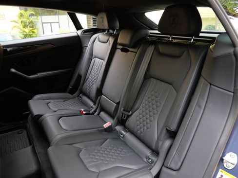 Used 2025 Lamborghini Urus SE image 6