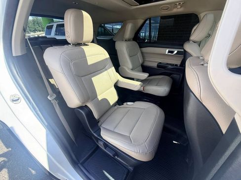 Used 2020 Ford Explorer XLT w/ Equipment Group 202A AWD/4WD image 17