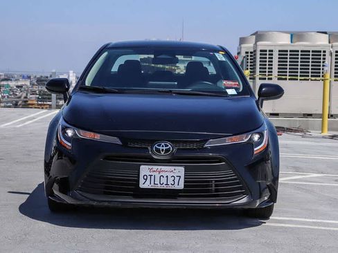 Used 2025 Toyota Corolla LE FWD image 2
