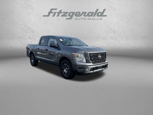 Used 2024 Nissan Titan SV image 1
