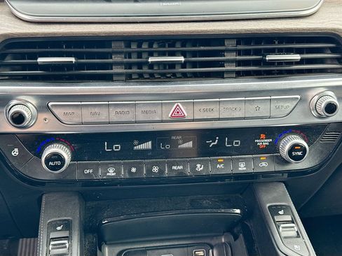 Certified 2021 Kia Telluride EX w/ EX Premium Package AWD/4WD image 19