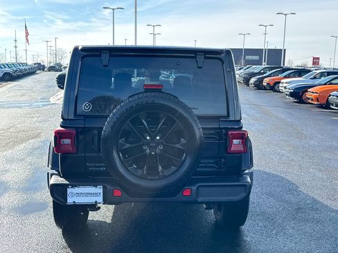 Used 2025 Jeep Wrangler Sahara 4xe image 4