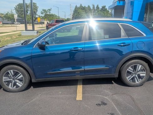 Used 2021 Kia Niro LXS FWD image 3