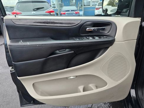 Used 2018 Dodge Grand Caravan SE image 20