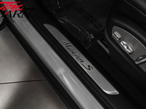 Used 2022 Porsche Macan S image 21