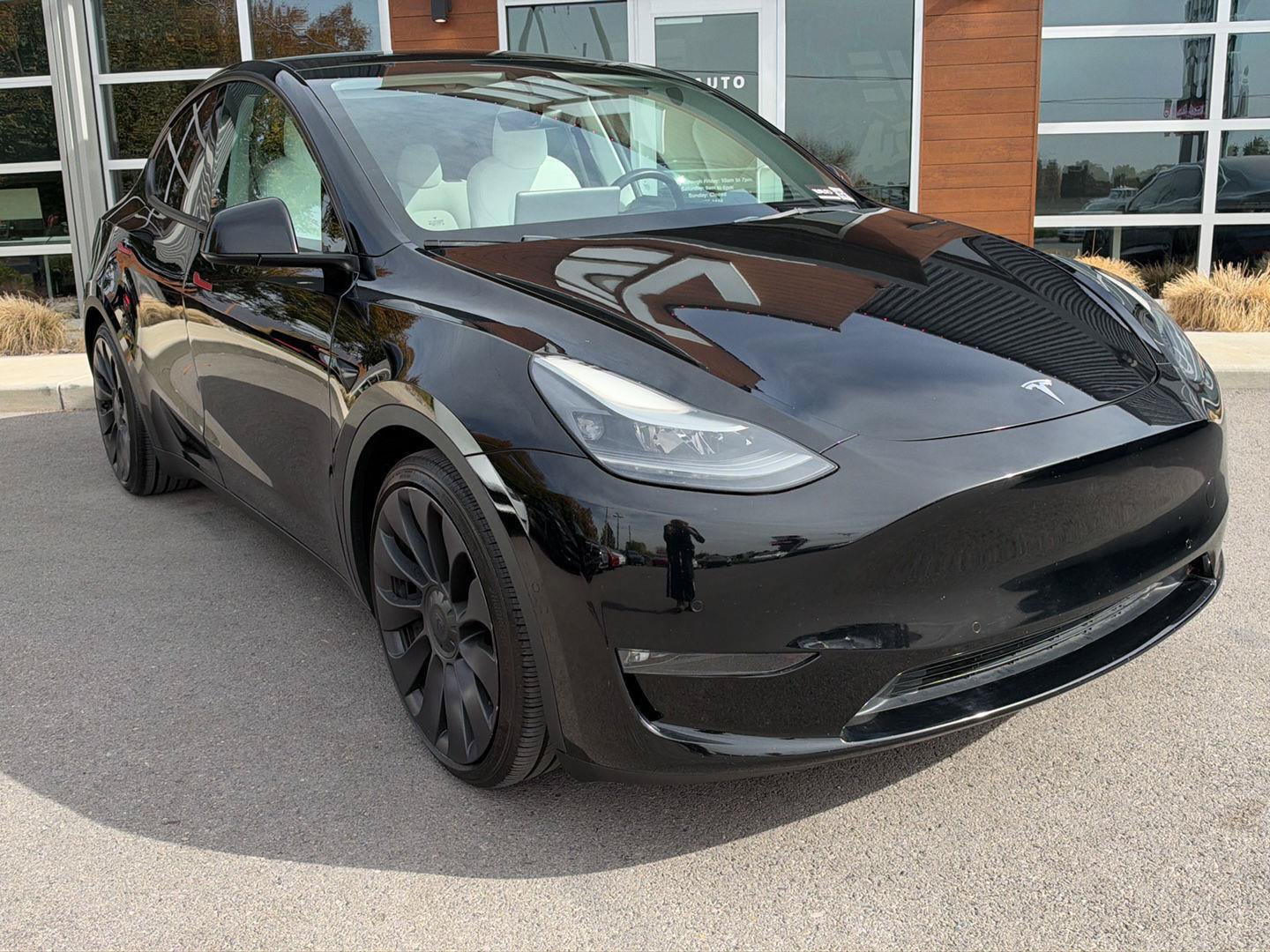 Used 2022 Tesla Model Y Performance AWD/4WD image 2
