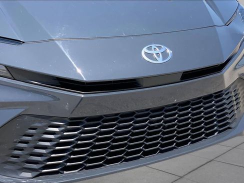 Used 2025 Toyota Camry SE FWD image 29