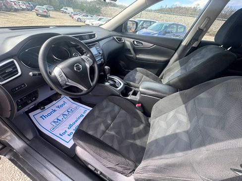 Used 2016 Nissan Rogue SV w/ SV Moonroof Package image 15