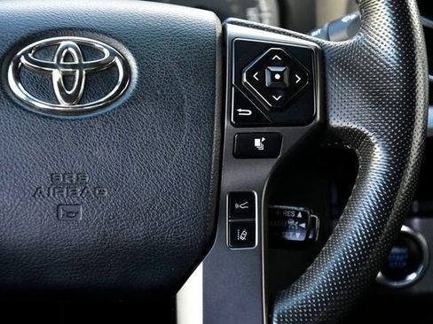 Used 2018 Toyota Tacoma TRD Off-Road image 18