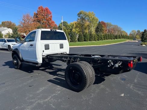 Used 2025 RAM 5500 Tradesman AWD/4WD image 3