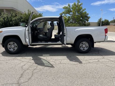 Used 2016 Toyota Tacoma SR w/ SR Convenience Package RWD image 18