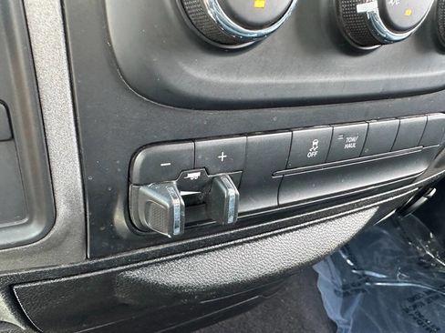 Used 2015 RAM 2500 Tradesman w/ Power & Remote Entry Group image 21