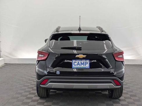 New 2026 Chevrolet Trax LT w/ Driver Confidence Package FWD image 5