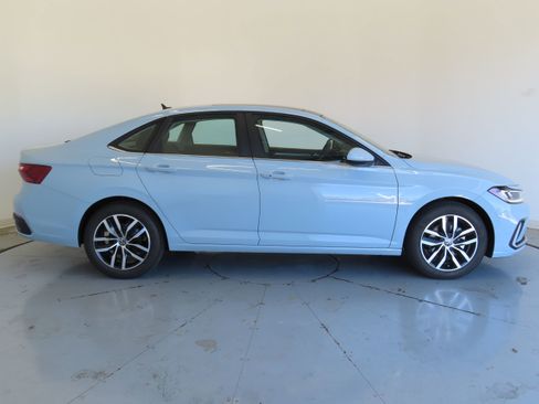 New 2026 Volkswagen Jetta SE FWD image 2