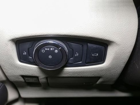 Used 2018 Lincoln Continental Select image 33