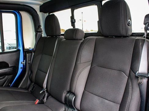 Used 2022 Jeep Gladiator Willys image 33