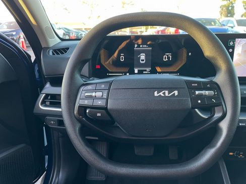 Used 2025 Kia K4 LXS image 33