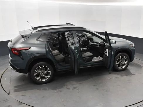Used 2025 Chevrolet Trax LT image 6