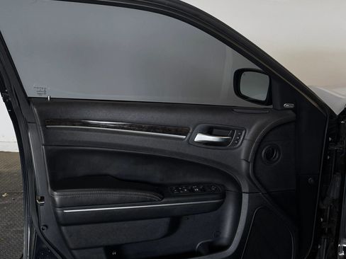 Used 2016 Chrysler 300 C image 12