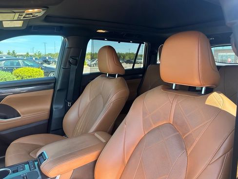 Used 2022 Toyota Highlander Platinum FWD image 8