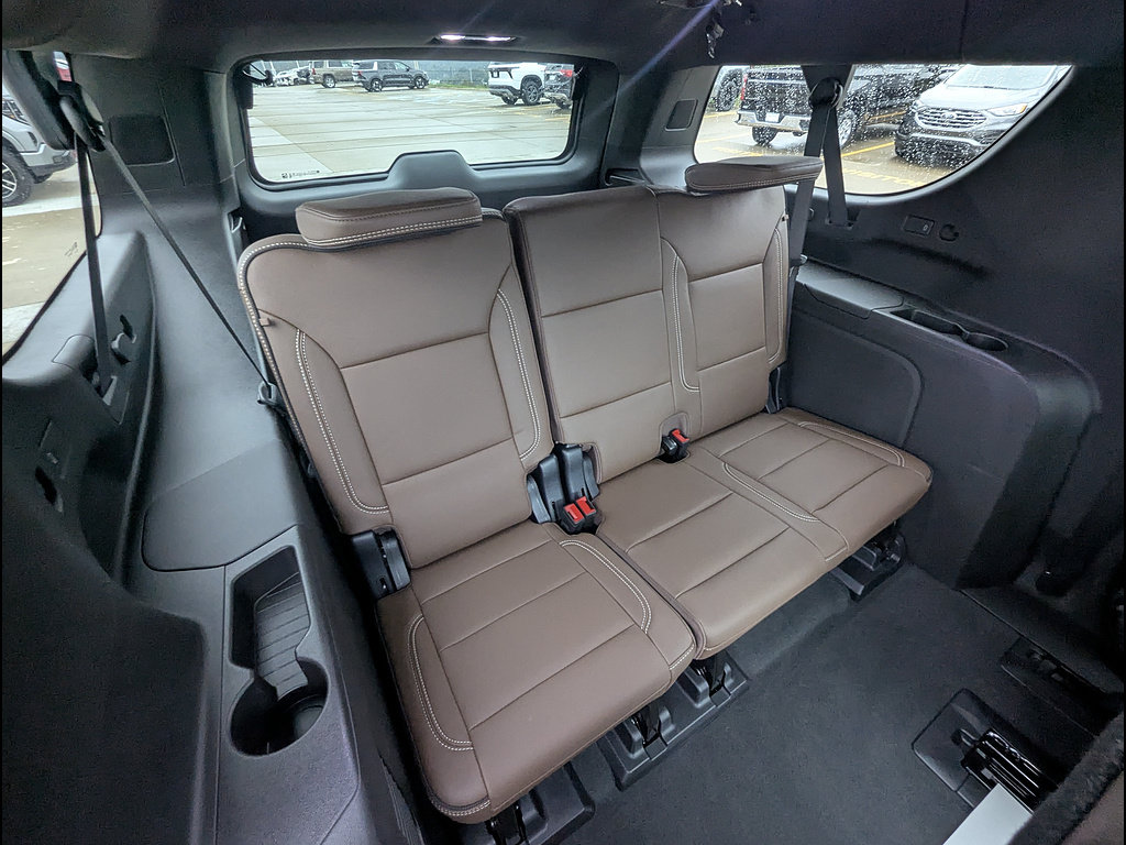 Used 2025 Chevrolet Suburban High Country AWD/4WD image 22