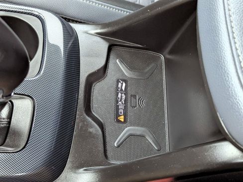 Used 2022 Chevrolet Colorado Z71 AWD/4WD image 17