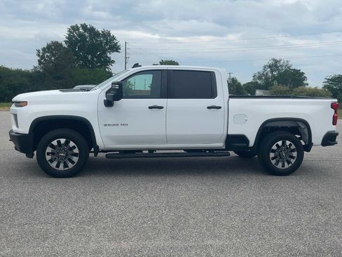 Used 2022 Chevrolet Silverado 2500 Custom w/ Custom Convenience Package AWD/4WD image 3