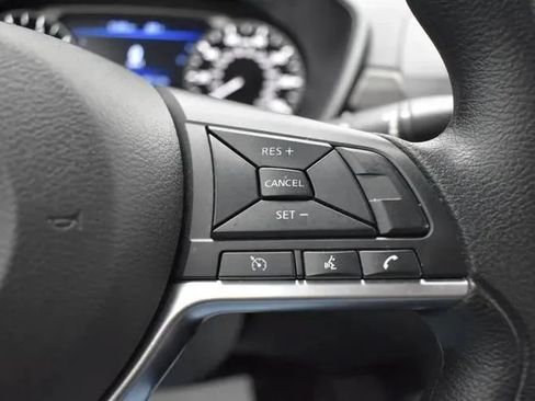 Used 2025 Nissan Altima 2.5 SV FWD image 22