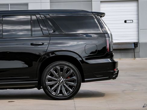 Used 2026 Cadillac Escalade V w/ LPO, Floor Liner Package image 8