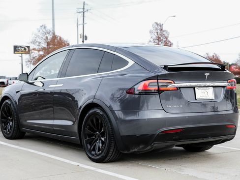 Used 2018 Tesla Model X 75D image 14