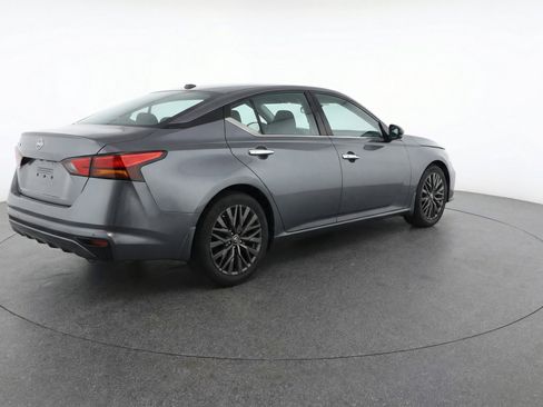 Used 2025 Nissan Altima 2.5 SV FWD image 9