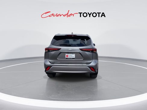 Certified 2026 Toyota Highlander Platinum image 7
