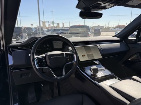 Used 2025 Land Rover Range Rover Sport SE image 17