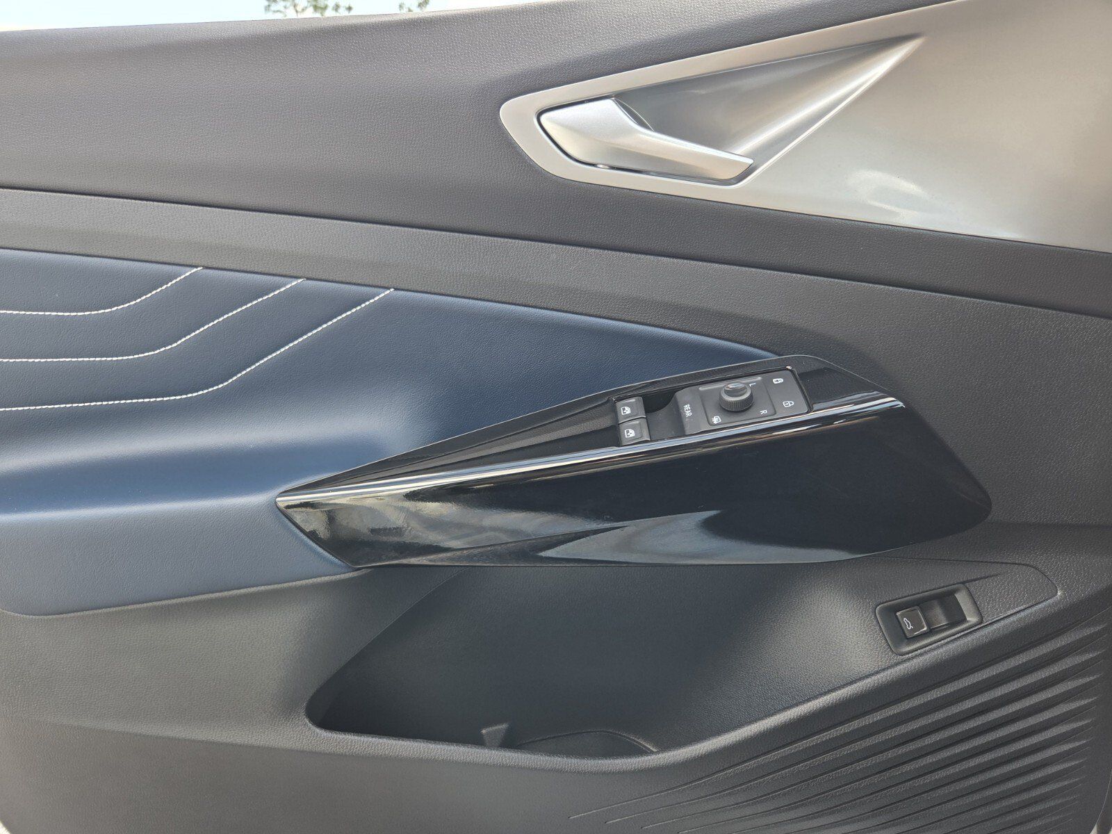 Used 2024 Volkswagen ID.4 S RWD image 21