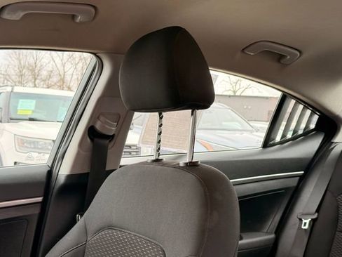 Used 2019 Hyundai Elantra SE w/ Cargo Package image 25