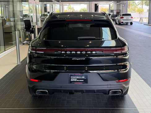 Certified 2025 Porsche Cayenne AWD/4WD image 10