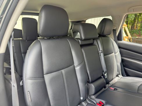 Used 2019 Nissan Pathfinder SL AWD/4WD image 40