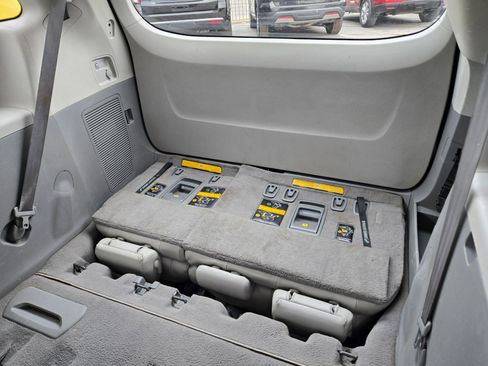 Used 2011 Toyota Sienna XLE image 49