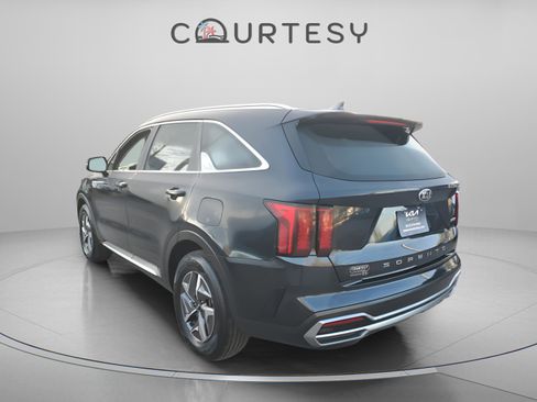 Certified 2021 Kia Sorento S image 3