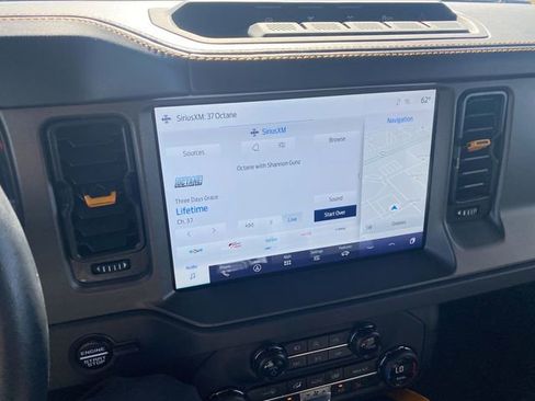 Used 2024 Ford Bronco Badlands image 16