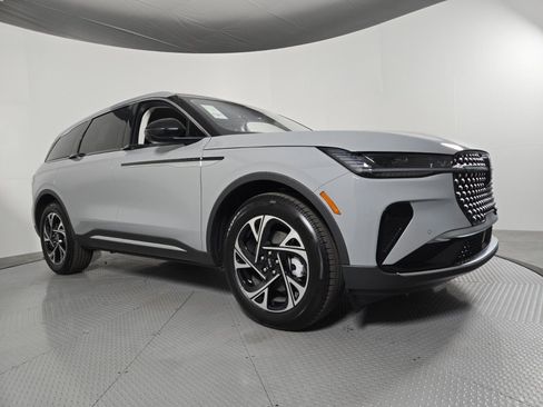 New 2026 Lincoln Nautilus Premier AWD/4WD image 2